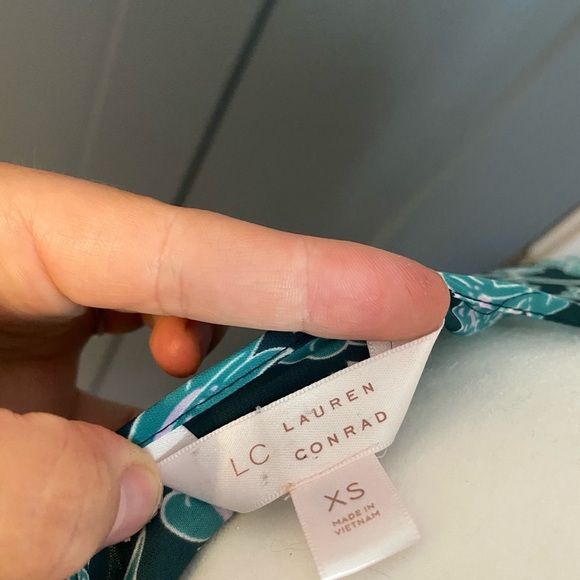 🐦 2/30$ Lauren Conrad floral Blouse size xs - Picture 7 of 9